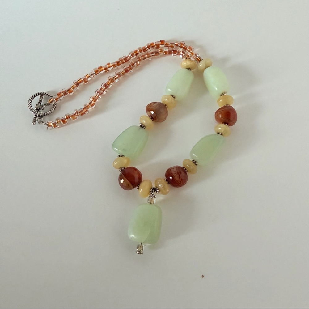 Elegant Green Jade and Red Agate Chunky Beaded Pendant Necklace